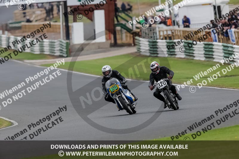 Vintage motorcycle club;eventdigitalimages;mallory park;mallory park trackday photographs;no limits trackdays;peter wileman photography;trackday digital images;trackday photos;vmcc festival 1000 bikes photographs